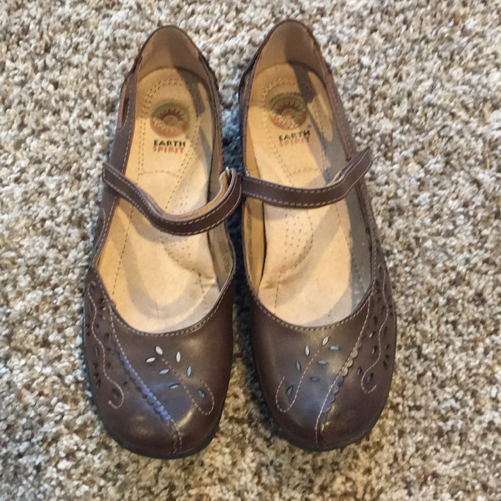 Brown earth spirt slip on flats